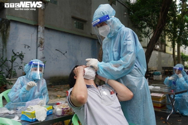 Bình Dương làm rõ vụ công nhân bị trừ 4,5 triệu đồng phí xét nghiệm vào lương 